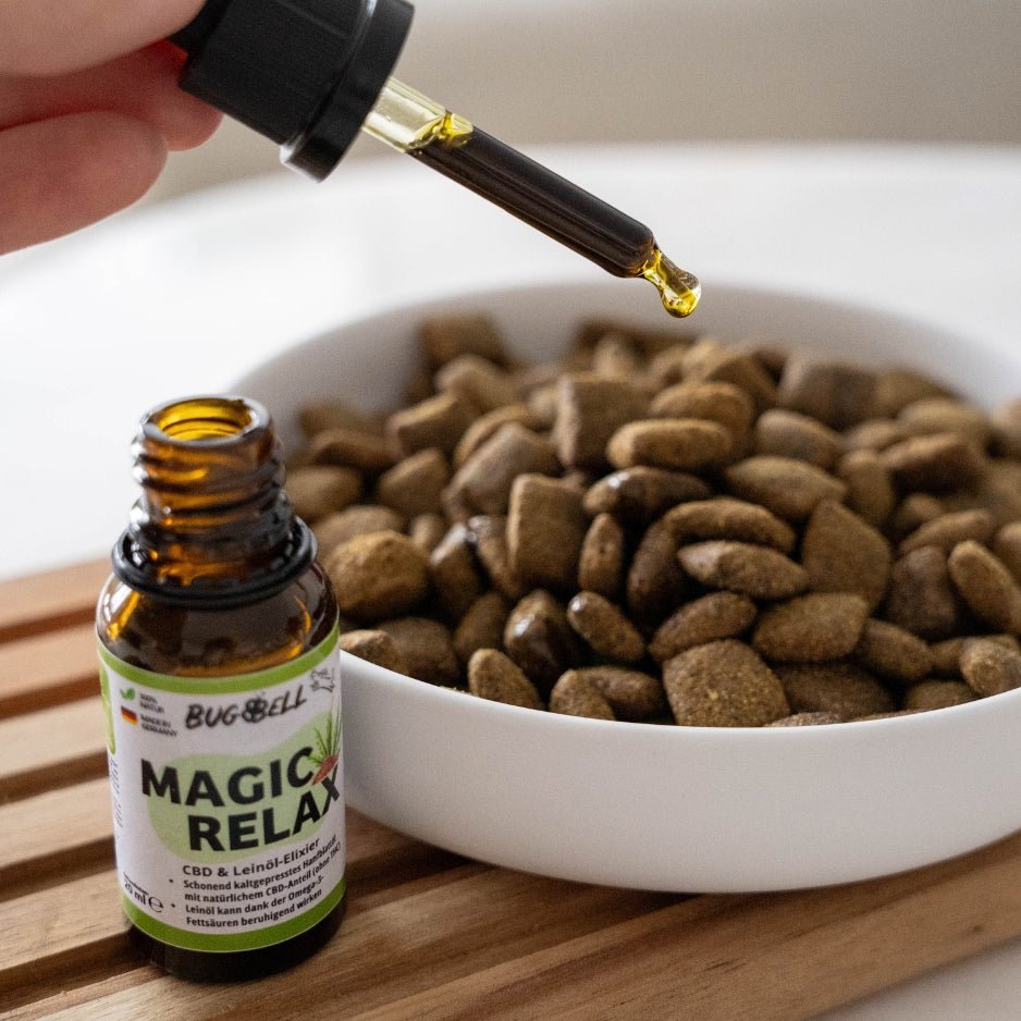 CBD Öl wird über Trockenfutter aufgebracht