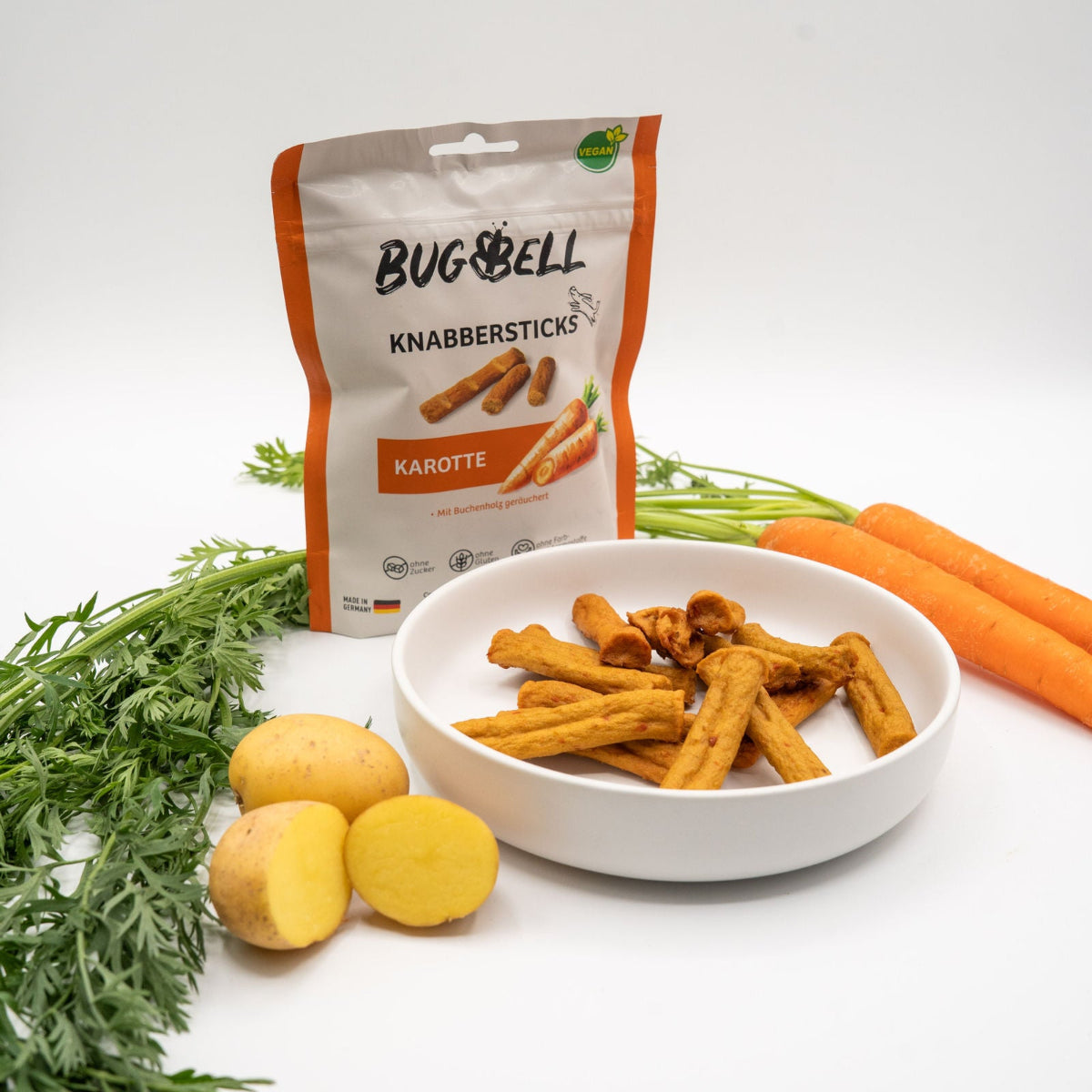 BugBell Knabbersticks Karotte: Veganer Hundesnack mit Karotten, ideal für gesunde Belohnungen. Schonend gebacken, reich an Nährstoffen und ballaststoffreich für eine gute Verdauung. Perfekter Kausnack für Hunde – natürlich, lecker und ohne künstliche Zusätze. Made in Germany.