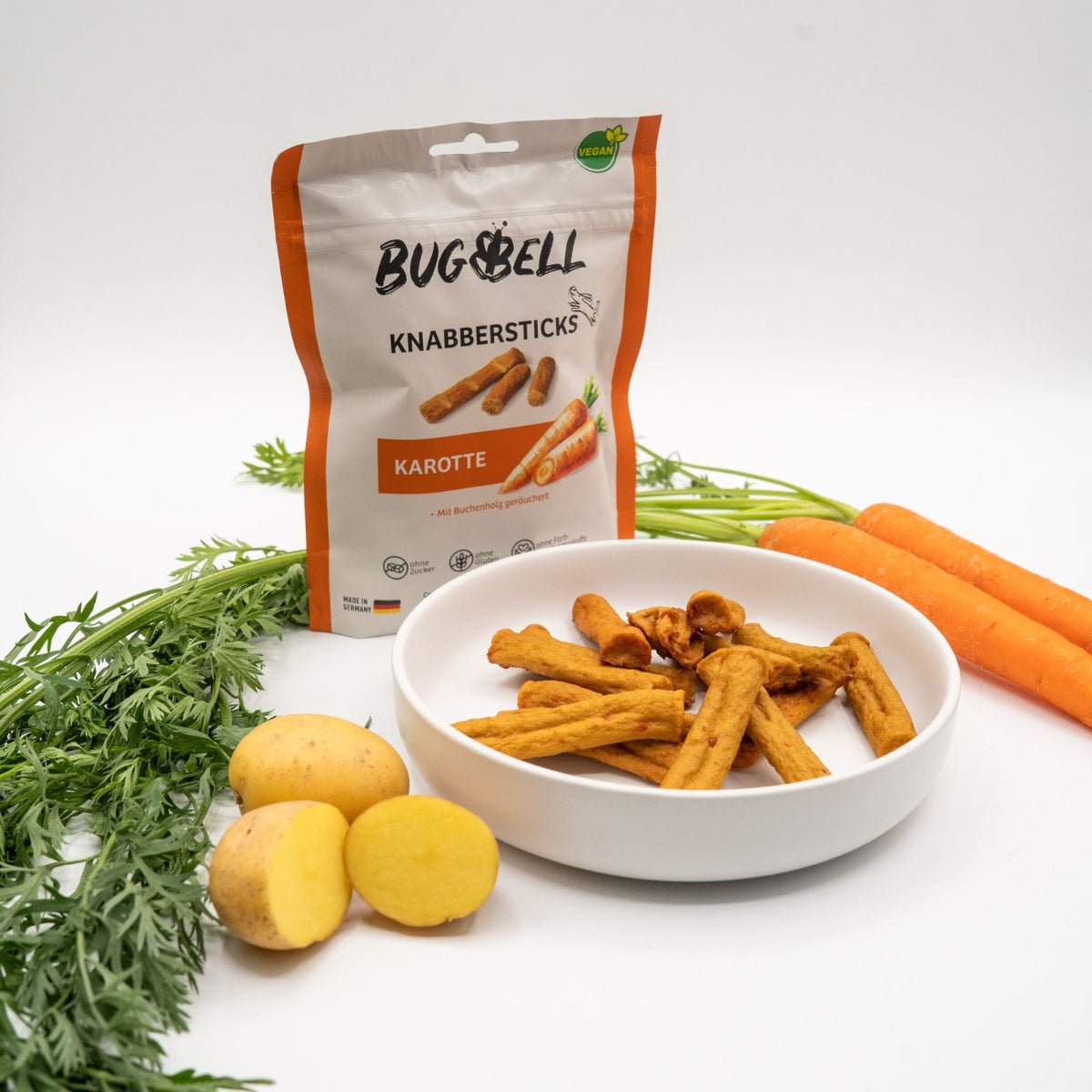 BugBell Knabbersticks Karotte: Veganer Hundesnack mit Karotten, ideal für gesunde Belohnungen. Schonend gebacken, reich an Nährstoffen und ballaststoffreich für eine gute Verdauung. Perfekter Kausnack für Hunde – natürlich, lecker und ohne künstliche Zusätze. Made in Germany.