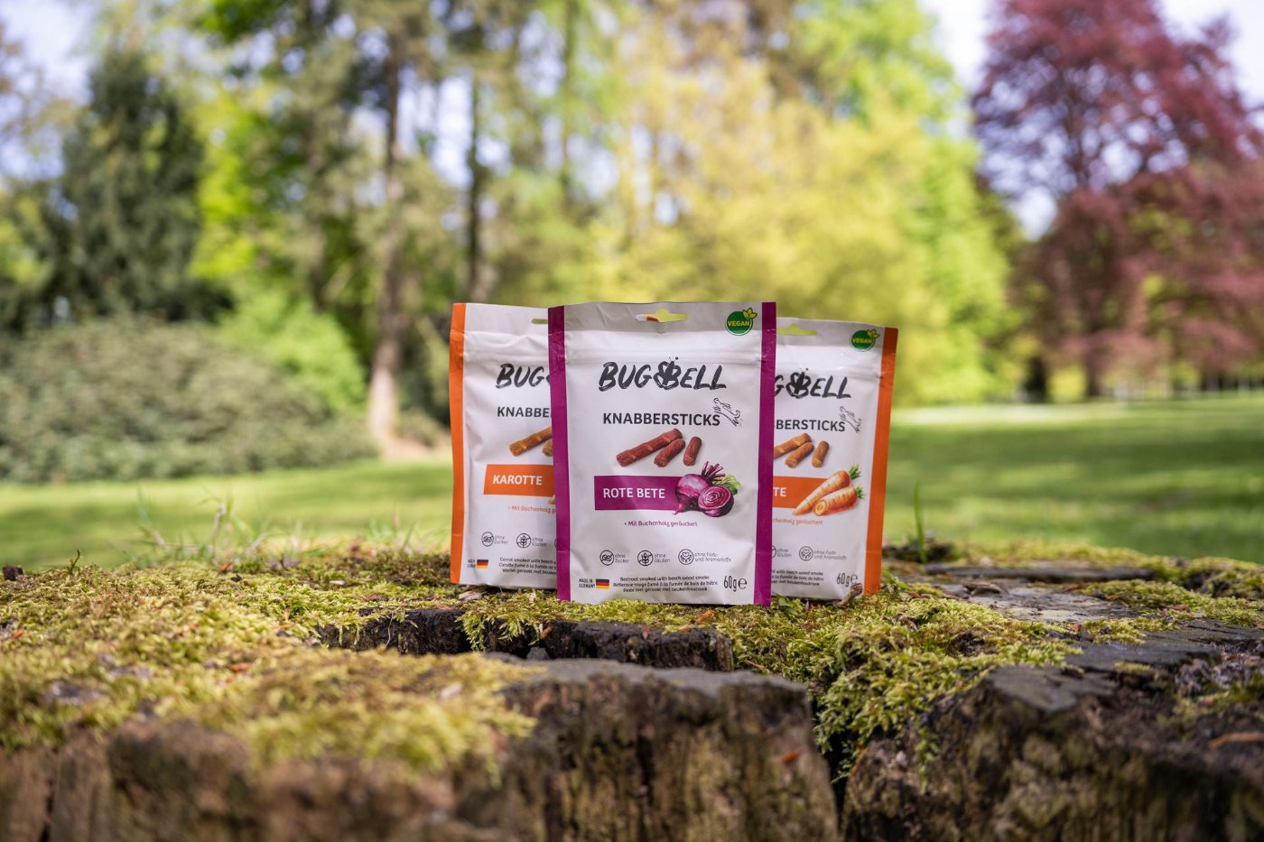 BugBell Knabbersticks: Vegane Hundesnacks mit Karotte und Roter Bete, schonend gebacken und perfekt für unterwegs. Gesund, lecker und ohne künstliche Zusätze – die ideale Belohnung für deinen Hund!