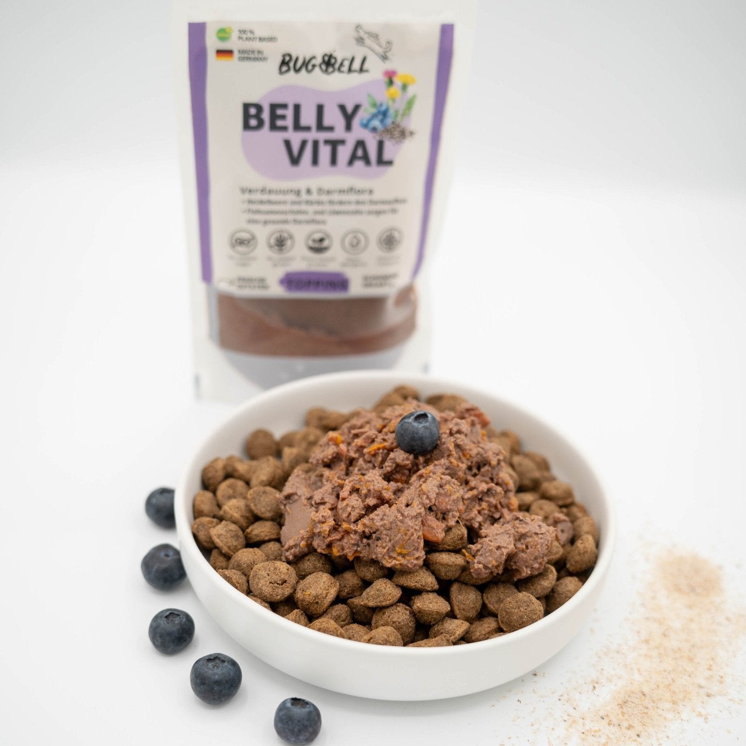 BugBell Belly Vital Topping unterstützt die Verdauung deines Hundes mit Heidelbeeren, Flohsamenschalen und Kürbis. Ideal zur Förderung einer gesunden Darmflora und perfekt als Ergänzung zu Trockenfutter – natürlich, lecker und bekömmlich.